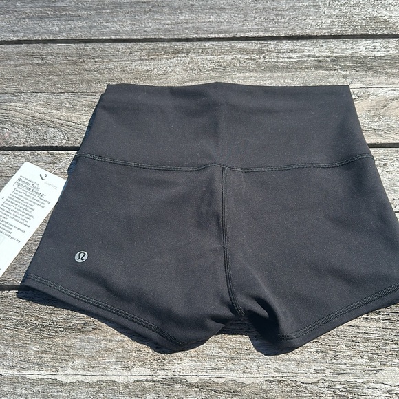 Lululemon Wunder Train High-Rise Short 2" black size 6 NWT - Picture 2 of 7